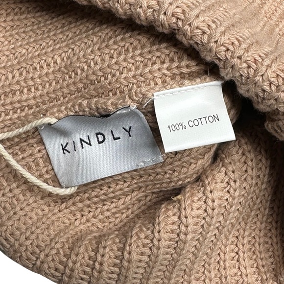 Kindly The Label Knit Hat - Picture 2 of 2